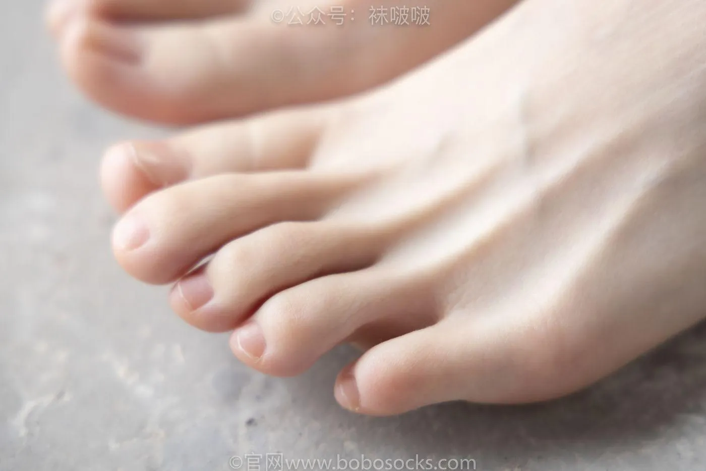 [BoBoSocks袜啵啵]NO.025 熊熊-安踏运动鞋、白色棉袜（踩脏）、裸足 [146P]插图1